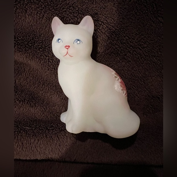 Fenton Vintage Opal Satin Hand Painted and Signed Glass Bear - Picture 7 of 8